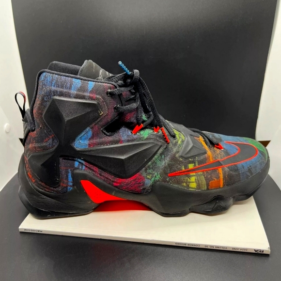 Nike LeBron 13 Akronite 2015 Basketball Shoe Men Size 13 - Picture 2 of 4